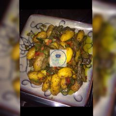 A picture of Beef and vegetables sauce with potatoes.