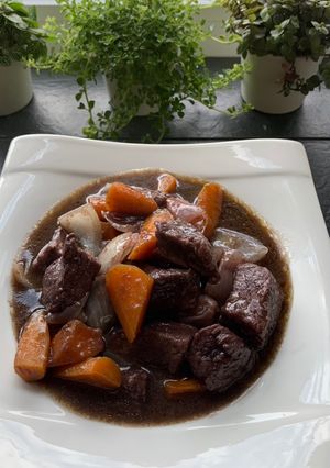 Hình của món Bò Hầm Vang Đỏ.