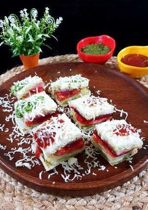 ચીઝી વેજ સેન્ડવીચ (Cheesy Veg Sandwich recipe in Gujarati) રેસીપી મુખ્ય ફોટો