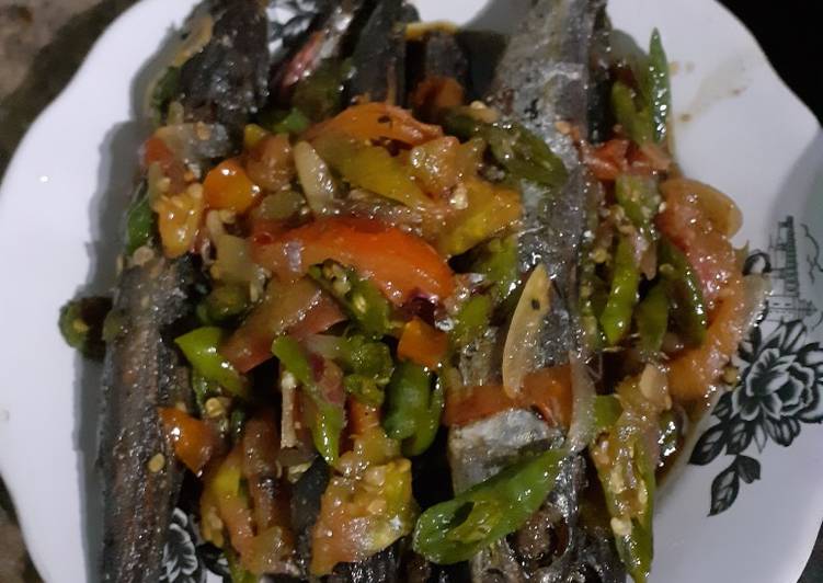 Cara buat Ikan pindang pedas asam tomat😅 yang lezat Untuk Jualan