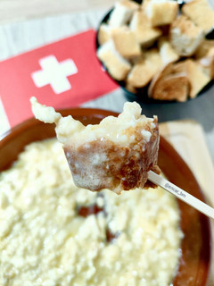 Una foto de Fondue de queso brie –en microondas–