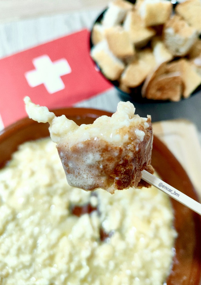 Una foto de Fondue de queso brie –en microondas–
