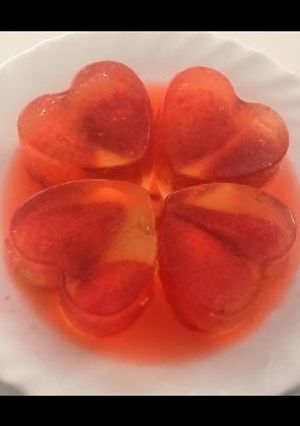 Una foto de Gelatina de cava y fresas