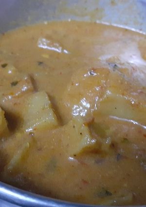 दम आलू (dum aloo recipe in Hindi) रेसिपी मुख्य फोटो