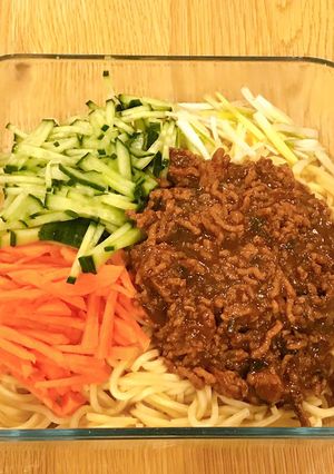 A picture of Fried sauce noodles.