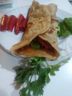 ચિલી પનીર રોલ (Chilli Paneer Roll Recipe in Gujarati) રેસીપી મુખ્ય ફોટો