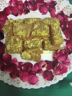 ગોળ પાપડી (Gol Papdi Recipe In Gujarati) રેસીપી મુખ્ય ફોટો