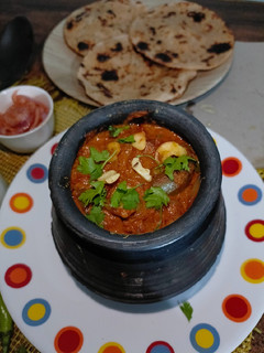 મિક્સ વેજ મટકા સબ્જી (Mix Veg Matka Sabji Recipe In Gujarati) રેસીપી મુખ્ય ફોટો