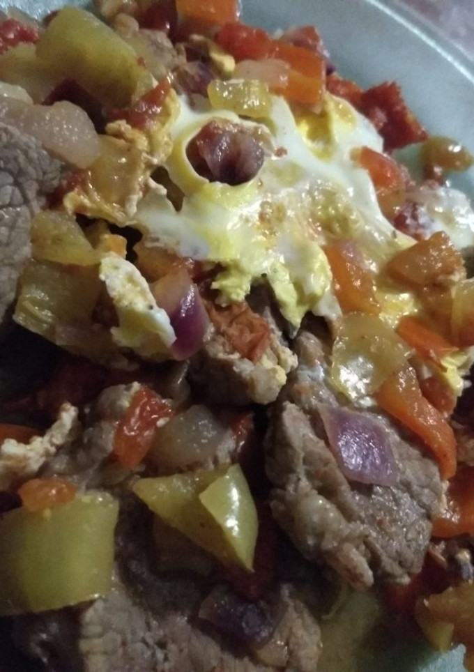 Una foto de Wok de carne con verduras