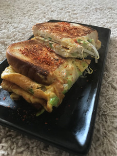 Foto resep Roti John (Roti Bakar Telur-Sayur)