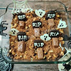 A picture of Graveyard chocolate pudding.
