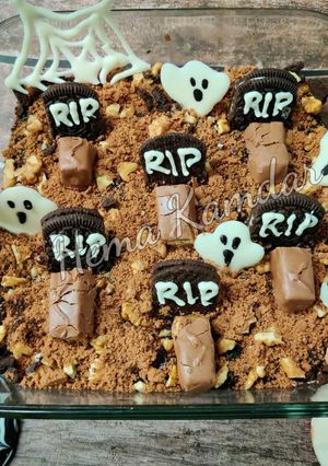 A picture of Graveyard chocolate pudding.