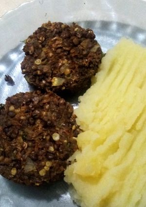Una foto de Medallones de lentejas veganos
