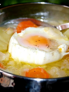 Una foto de Sopa de puerros con bacalao, Porrusalda