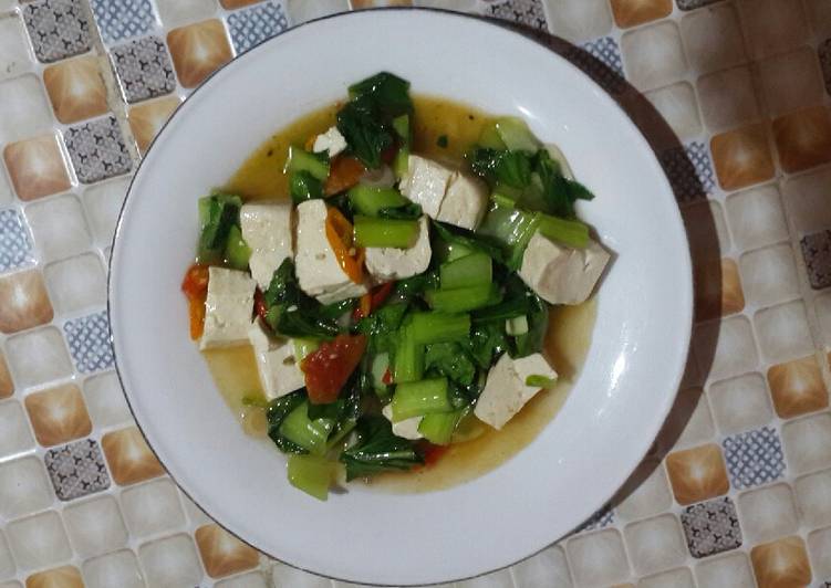 Bagaimana Menyiapkan Tumis pedas sawi sendok tahu putih Anti Gagal