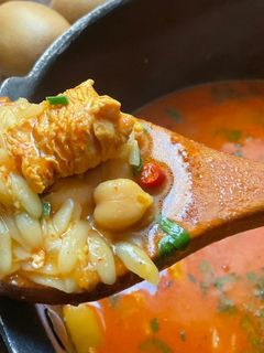 Une photo de 🪹Chorba orzo cuisine 🌶️🌿algérienne