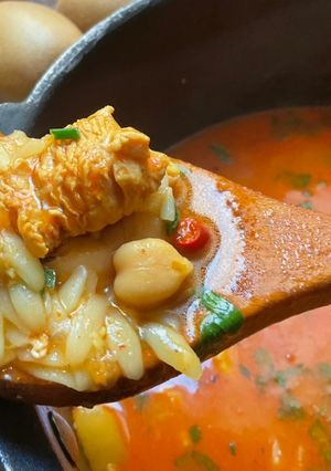 Une photo de 🪹Chorba orzo cuisine 🌶️🌿algérienne