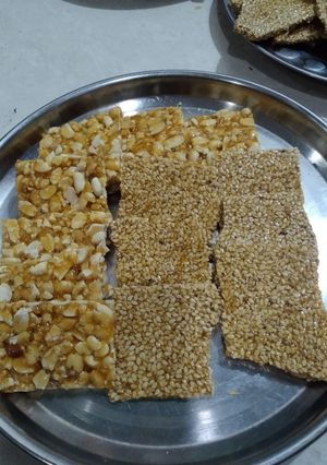 ખાંડ વાળી તલની ચીકી અને શીંગદાણાની રેસીપી મુખ્ય ફોટો