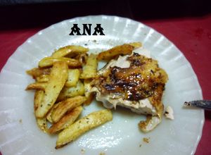 Una foto de Pollo a la parrilla del horno con papas