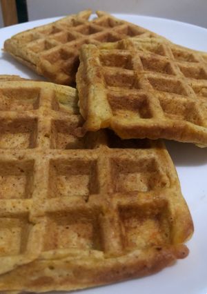 Una foto de Waffles salados de zanahoria