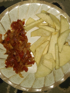 A picture of Yam and onion sauce.