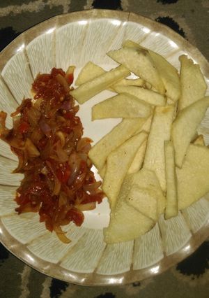 A picture of Yam and onion sauce.