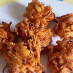 A picture of Kandha bhajiya.