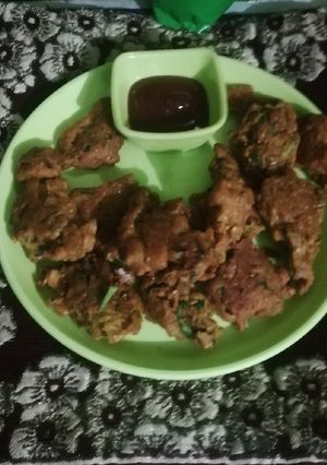 ओव्या च्या पानाचे पकोडे (ovachya panacha pakoda recipe in marathi) रेसिपी चे मुख्य फोटो 