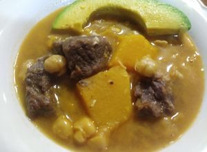 Una foto de Garbanzada con carne