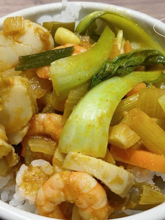 「南洋風海鮮咖哩」滿滿蔬菜蝦貝配料 的食譜成品照片