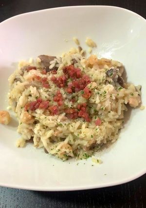Una foto de Risotto con setas y gambas 🍄 🍤