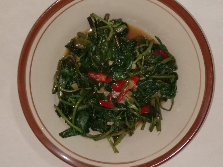 Langkah Mudah untuk Menyiapkan Tumis kangkung saori yang Enak