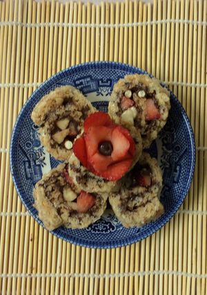 A picture of Rice Krispie Treat Sushi.
