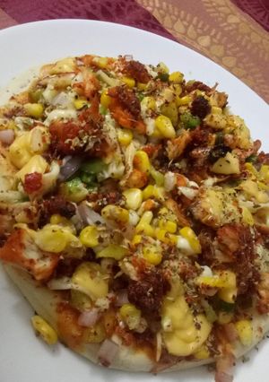A picture of Chicken loaded pizza.