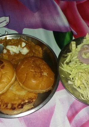 A picture of Buttered Pav Bhaji.