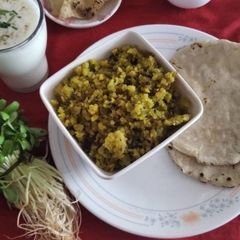 A picture of Fenugreek leaves lotaru.