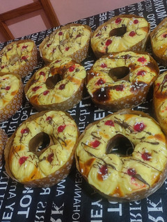 Una foto de Roscas de Pascua festivas
