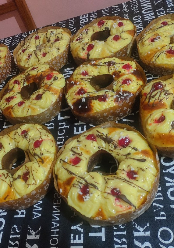 Una foto de Roscas de Pascua festivas