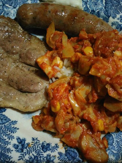 Una foto de Carne, butifarra criolla y arroz con salsa