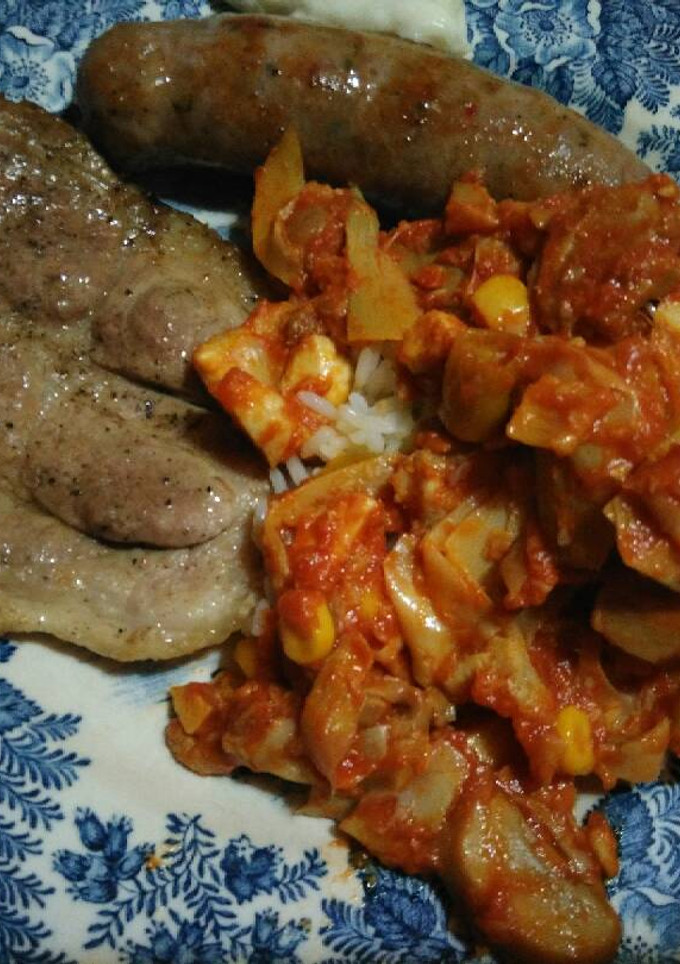 Una foto de Carne, butifarra criolla y arroz con salsa