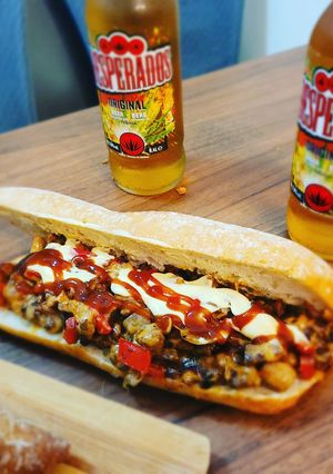 O poză a rețetei Philly cheesesteak sandwich.