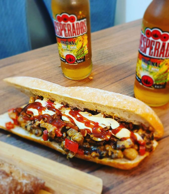 O poză a rețetei Philly cheesesteak sandwich.
