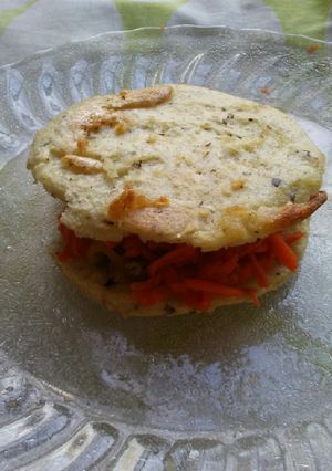 Una foto de Sándwich con arepa de provenzal💜