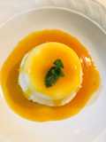 Panna cotta de coco 🥥 con coulis de durazno 🍑