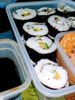 Una foto de Sushi de lo que hay