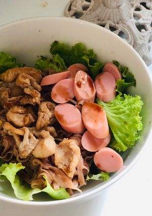 Hình của món Phở trộn thịt gà xào.