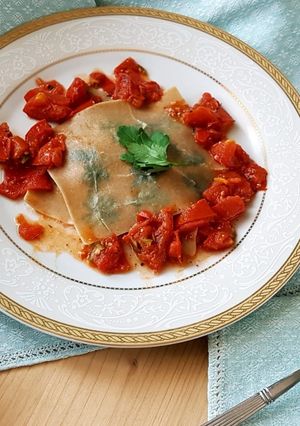 Foto di Ravioli aperti con pomodori e mozzarella di bufala