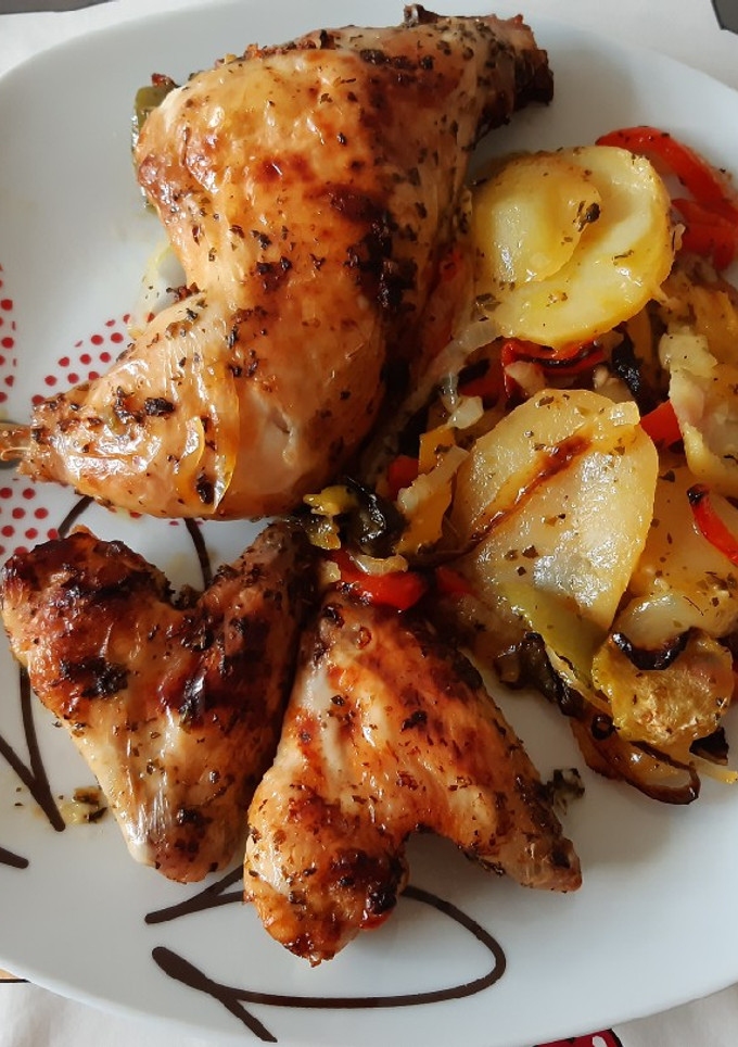 Una foto de Pollo asado a la naranja y compañía