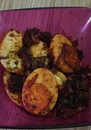 A picture of Fried Egg Masala.