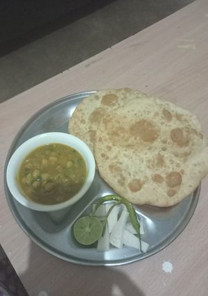 इंस्टेंट छोले भटूरे(instant cholle bhature recipe in hindi) रेसिपी मुख्य फोटो